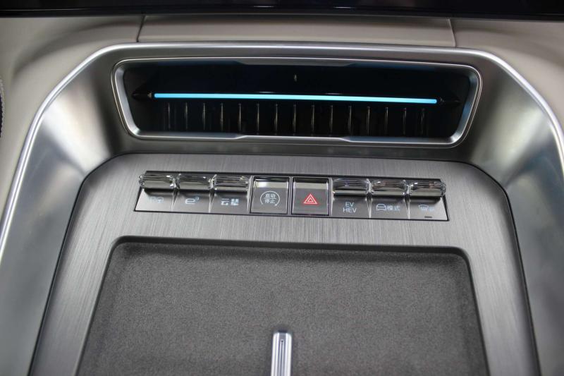 Denza N9 1 поколение 2.0 л. 925 л.с. (680 кВт) 