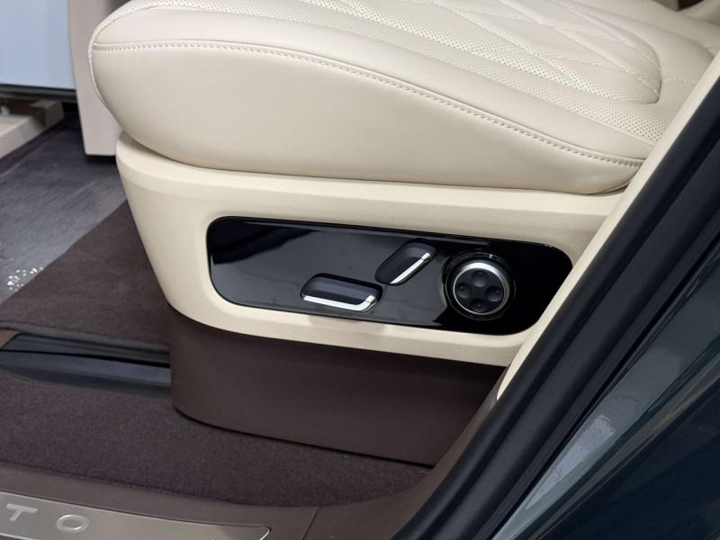 Aito M9  Гибрид 1.5 л. 496 л.с. автомат полный