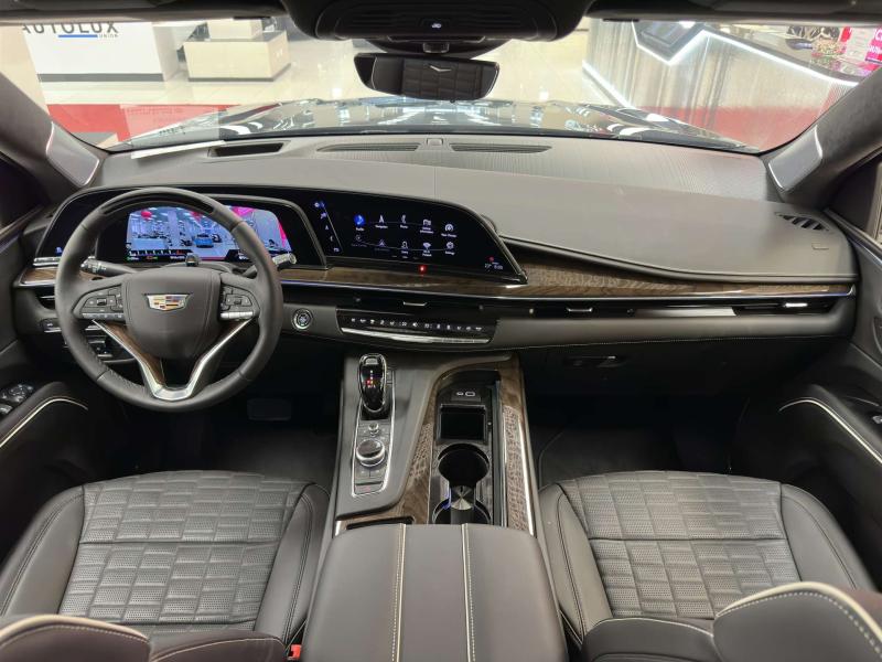Cadillac Escalade V Рестайлинг Бензин 6.2 л. 420 л.с. автомат полный