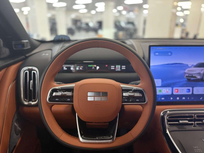 Geely Galaxy M9 1 поколение 1.5 л, 870 л.с., гибрид