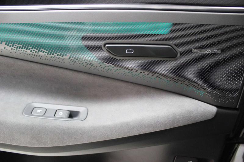 Lynk & Co 08  Гибрид 1.5 л. 593 л.с. автомат полный