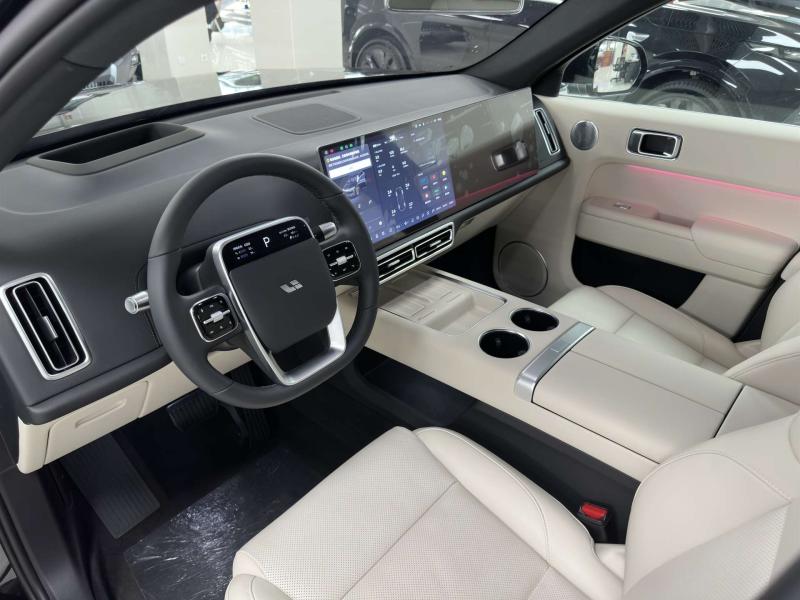 LiXiang L7 I Рестайлинг Гибрид 1.5 л. 449 л.с. автомат полный