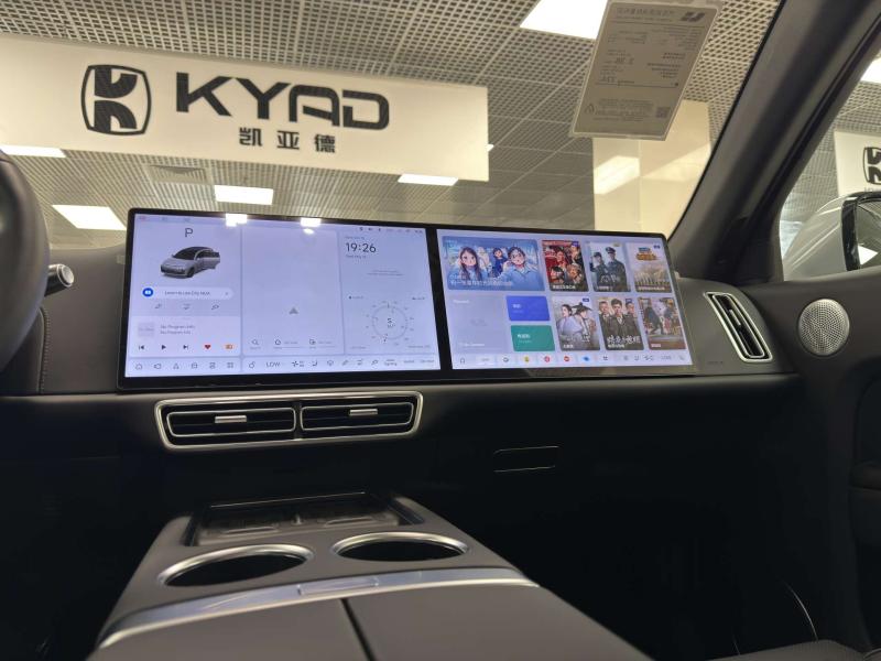 LiXiang L7 I Рестайлинг Гибрид 1.5 л. 449 л.с. автомат полный