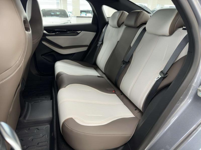 BYD Qin III Гибрид 1.5 л. 218 л.с. автомат передний