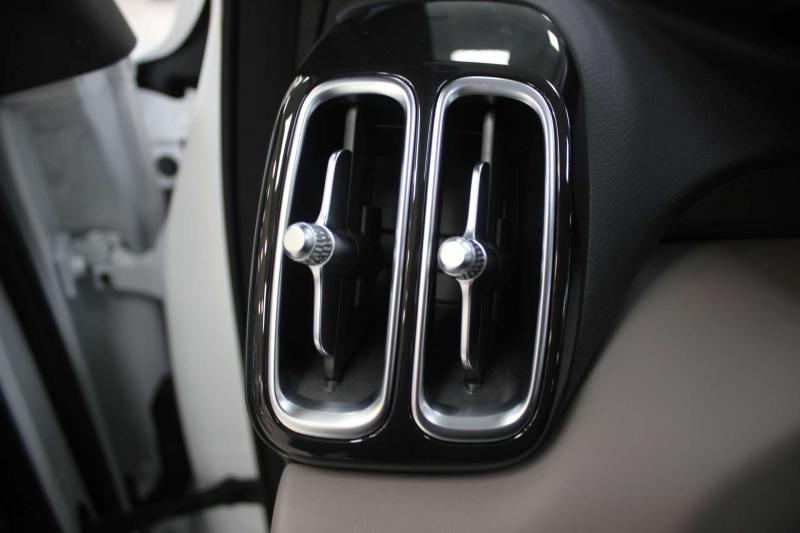 Geely Atlas Pro  Бензин 1.5 л. 177 л.с. автомат передний