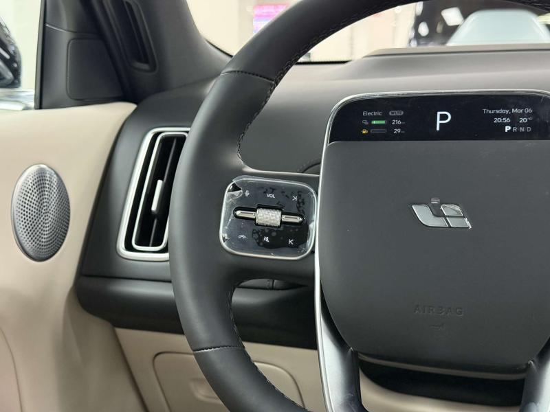 LiXiang L9 I Рестайлинг Гибрид 1.5 л. 449 л.с. автомат полный