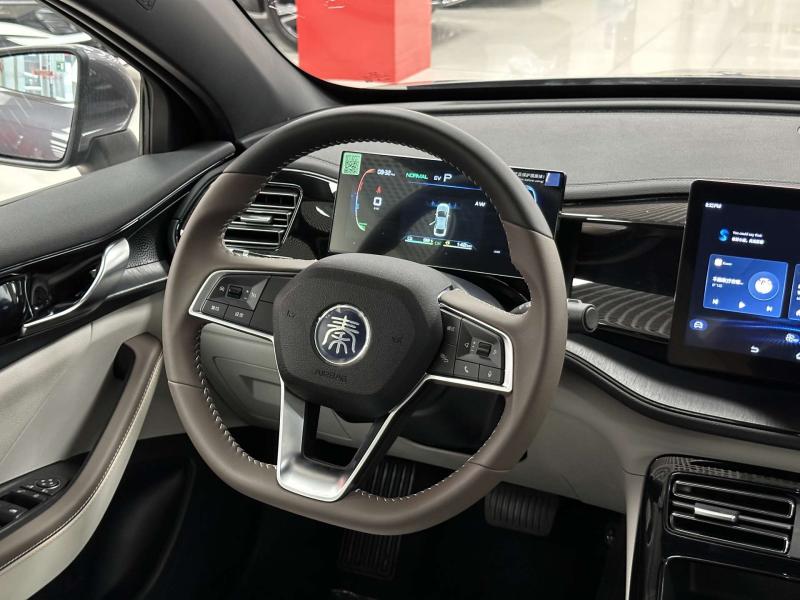 BYD Qin III Гибрид 1.5 л. 218 л.с. автомат передний