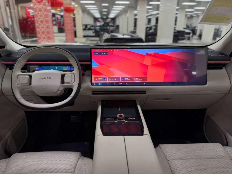 Lynk & Co 900 Поколение 1 AT Гибрид 2 л. (720 л.с.)