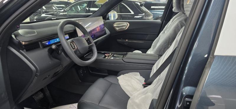 Lynk & Co 900 Поколение 1 AT Гибрид 2 л. (720 л.с.)