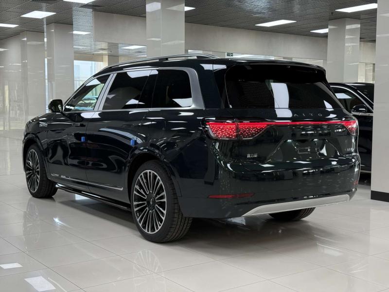 Aito M9  Гибрид 1.5 л. 496 л.с. автомат полный