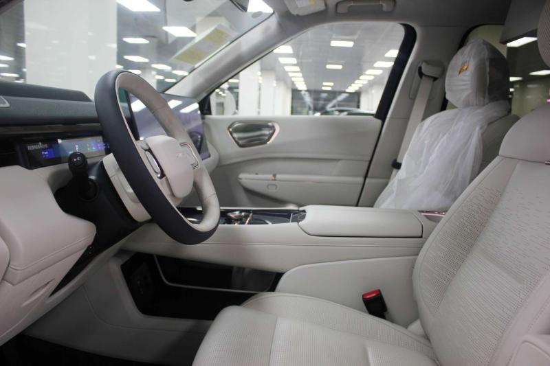 Lynk & Co 900 Поколение 1 2.0h 734 л.с