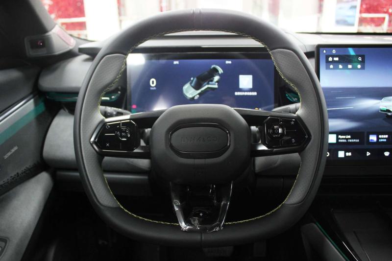 Lynk & Co 08  Гибрид 1.5 л. 593 л.с. автомат полный