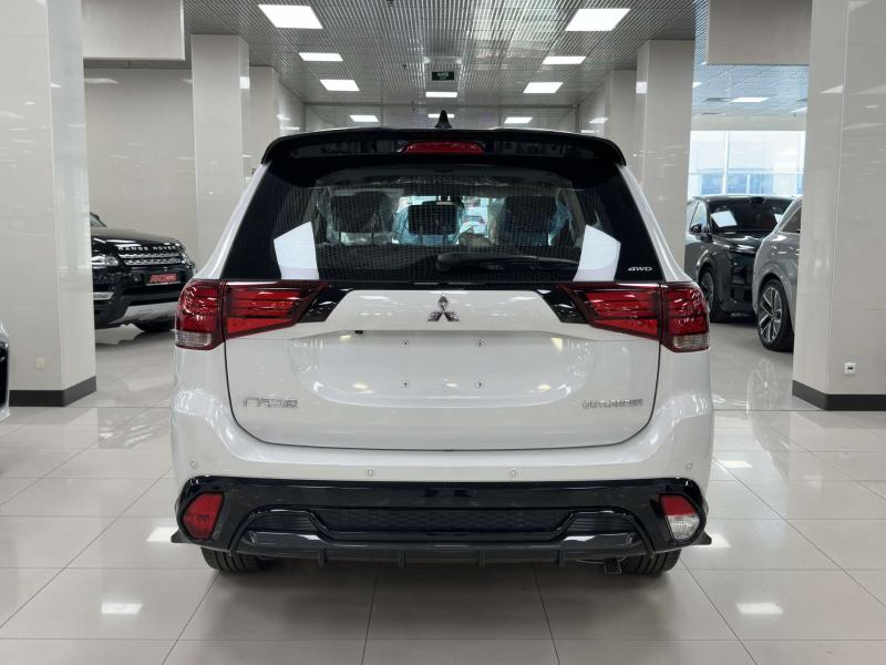 Mitsubishi Outlander 4 поколение 2.5 CVT (184 л.с.)