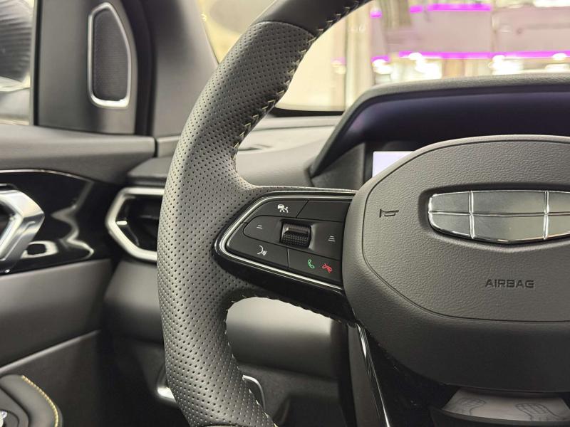 Geely Coolray I Рестайлинг Бензин 1.5 л. 172 л.с. робот передний