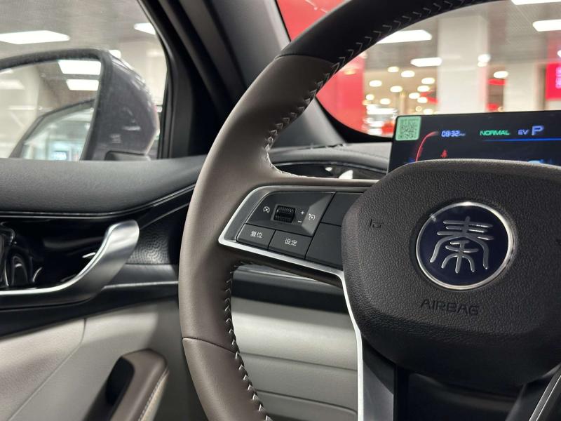 BYD Qin III Гибрид 1.5 л. 218 л.с. автомат передний