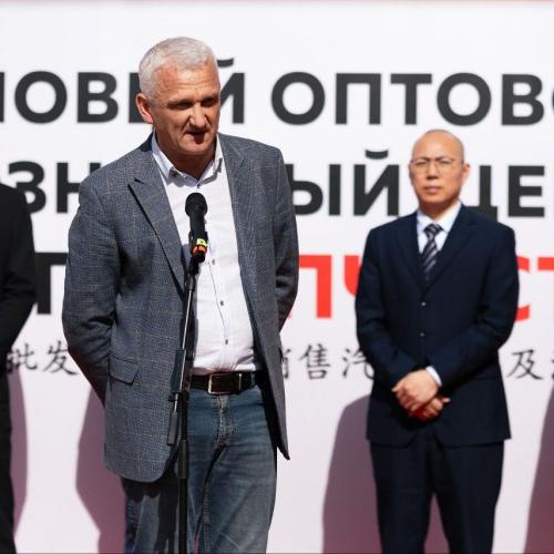 Фотографии открытия оптово-розничного центра запчастей