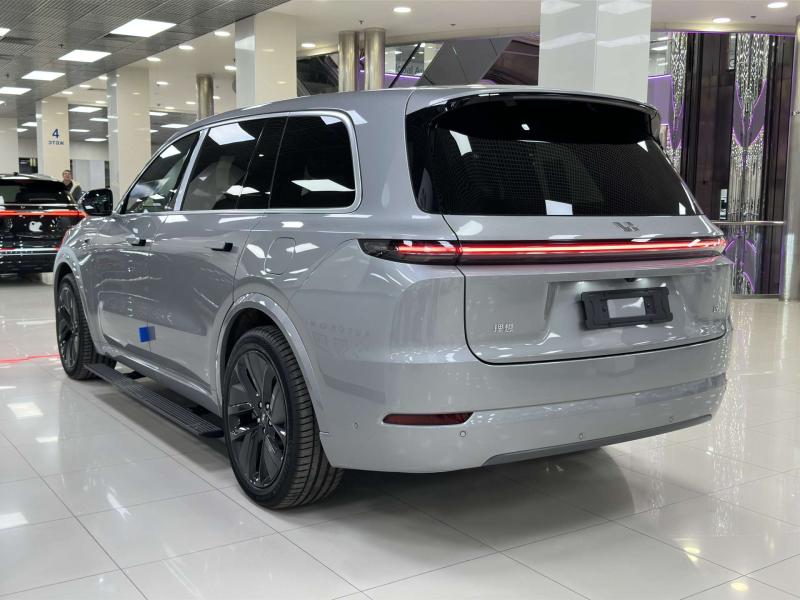 LiXiang L9 I Рестайлинг Гибрид 1496 см3 449 л.с. (330 кВт) автоматическая полный