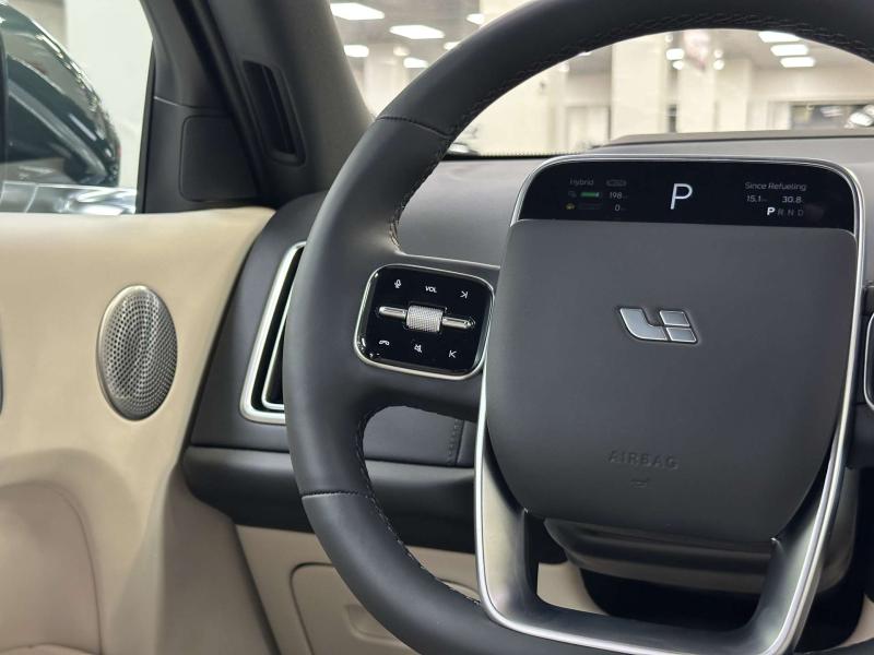 LiXiang L9  Гибрид 1.5 л. 449 л.с. автомат полный