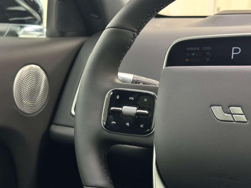 LiXiang L7 I Рестайлинг Гибрид 1.5 л. 449 л.с. автомат полный