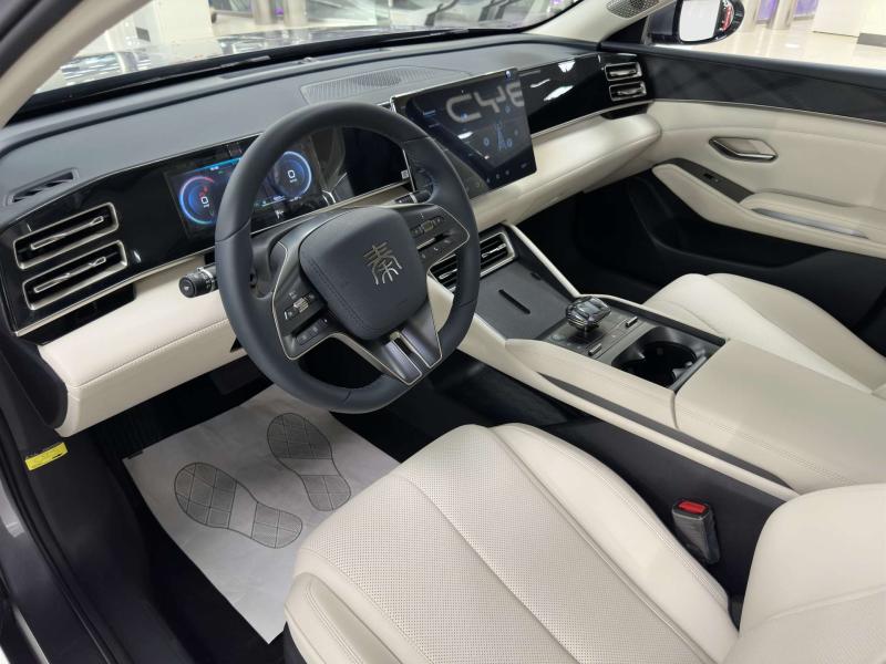 BYD Qin III Гибрид 1.5 л. 163 л.с. автомат передний
