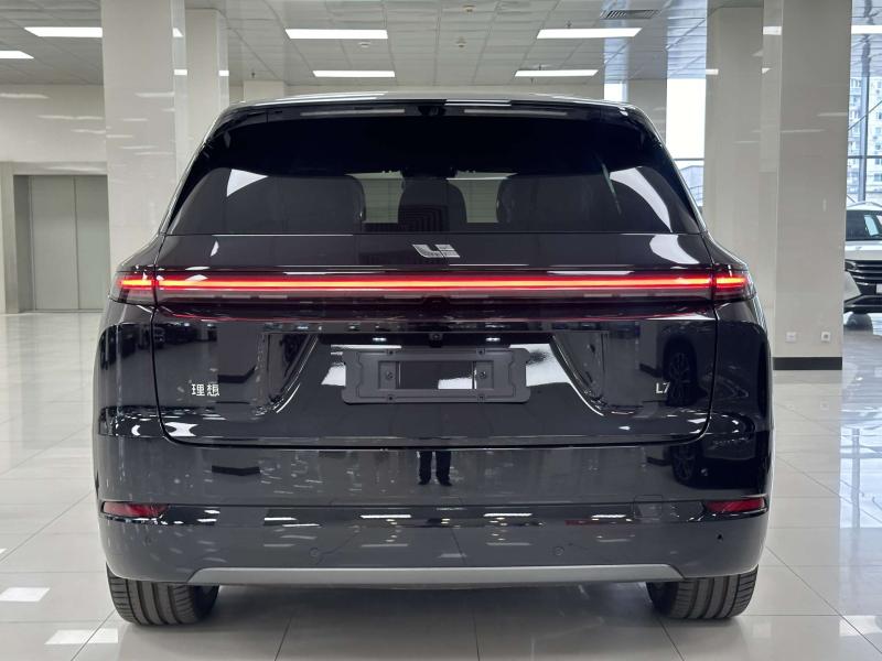 LiXiang L7 I Рестайлинг Гибрид 1.5 л. 449 л.с. автомат полный