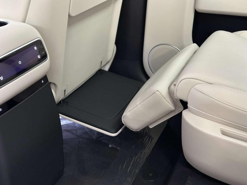 LiXiang L9  Гибрид 1.5 л. 449 л.с. автомат полный