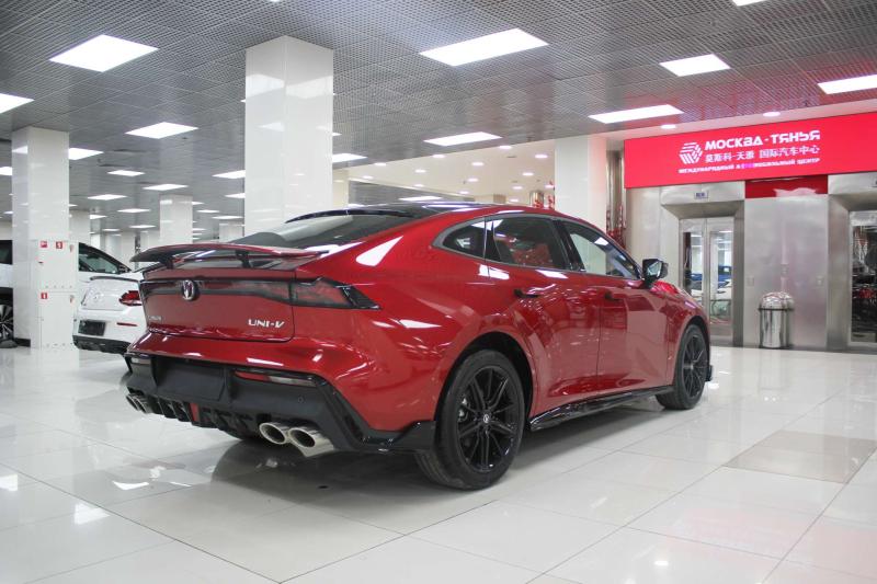 Changan UNI-V  Бензин 1.5 л. 181 л.с. робот передний