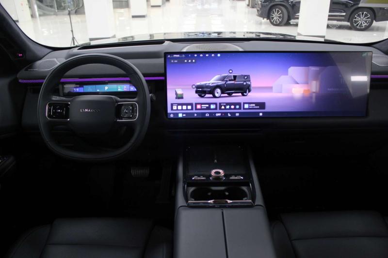 Lynk & Co 900 Поколение 1 AT Гибрид 2 л. (720 л.с.)