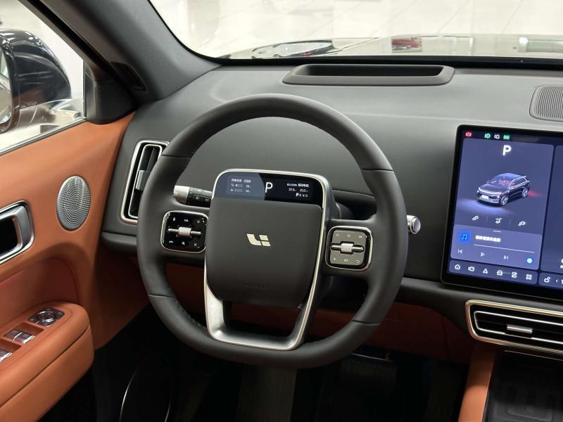 LiXiang L6  Гибрид 1.5 л. 408 л.с. автомат полный