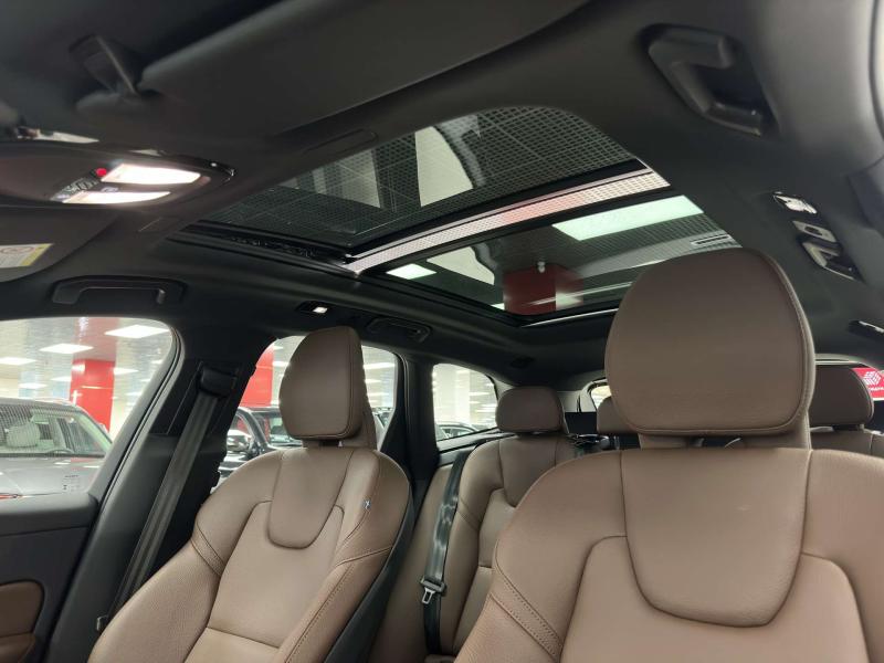 Volvo XC60 2 поколение [рестайлинг] 2.0 AT (250 л.с.)