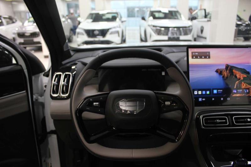 Geely Atlas Pro  Бензин 1.5 л. 177 л.с. автомат передний