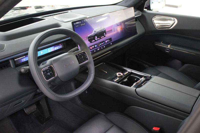 Lynk & Co 900 Поколение 1 AT Гибрид 2 л. (720 л.с.)