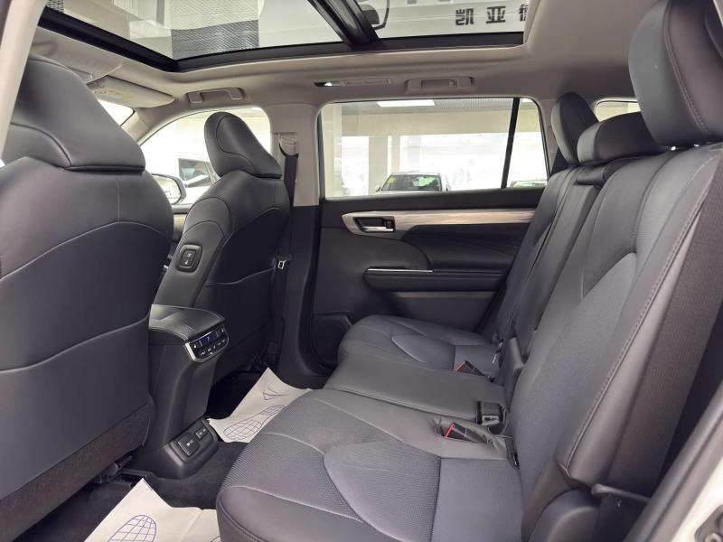 Toyota Highlander III (U50) Рестайлинг Бензин 2 л. 220 л.с. автомат полный