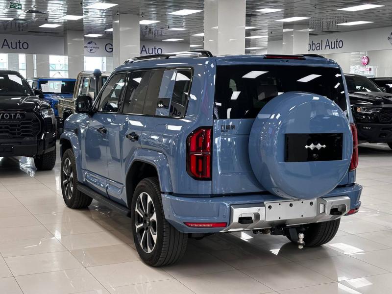 BYD FangChengBao Leopard 5  Гибрид 1.5 л. 687 л.с. вариатор полный