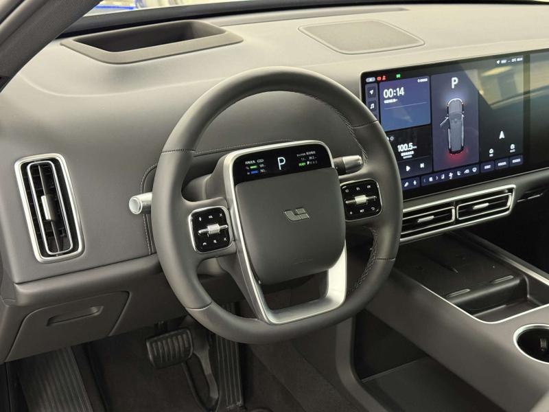 LiXiang L9 I Рестайлинг Гибрид 1.5 л. 449 л.с. автомат полный