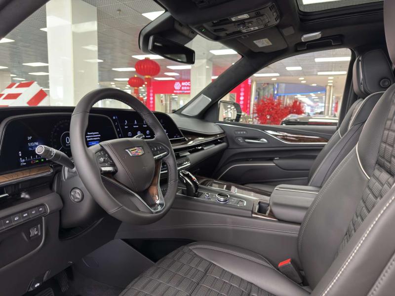 Cadillac Escalade V Бензин 6.2 л. 420 л.с. автомат полный
