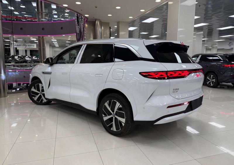 BYD Tang L 1 поколение 1.5 л, 700 л.с., гибрид