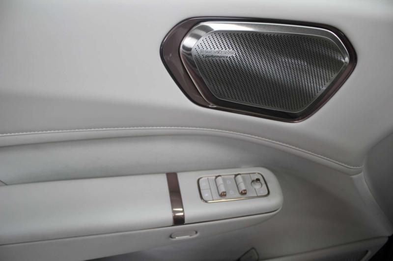 Lynk & Co 900 Поколение 1 2.0h 734 л.с