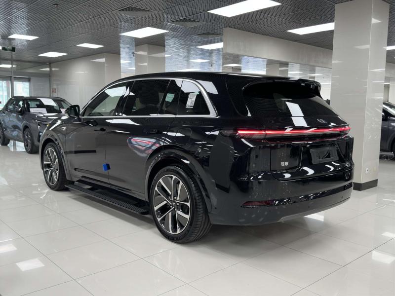 LiXiang L7 I Рестайлинг Гибрид 1.5 л. 449 л.с. автомат полный