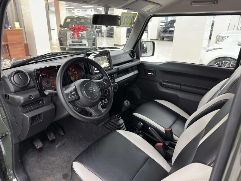 Suzuki Jimny III Рестайлинг 2 Бензин 1328 см3 85 л.с. (63 кВт) механическая задний