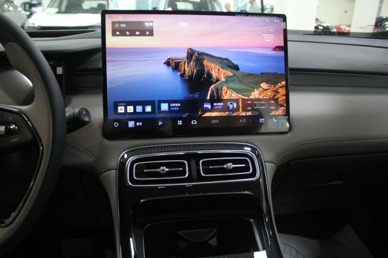 Geely Atlas Pro  Бензин 1.5 л. 177 л.с. автомат передний