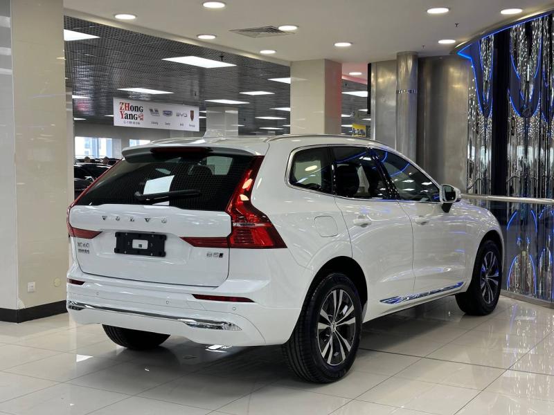 Volvo XC60 2 поколение [рестайлинг] 2.0 AT 4WD (249 л.с.)