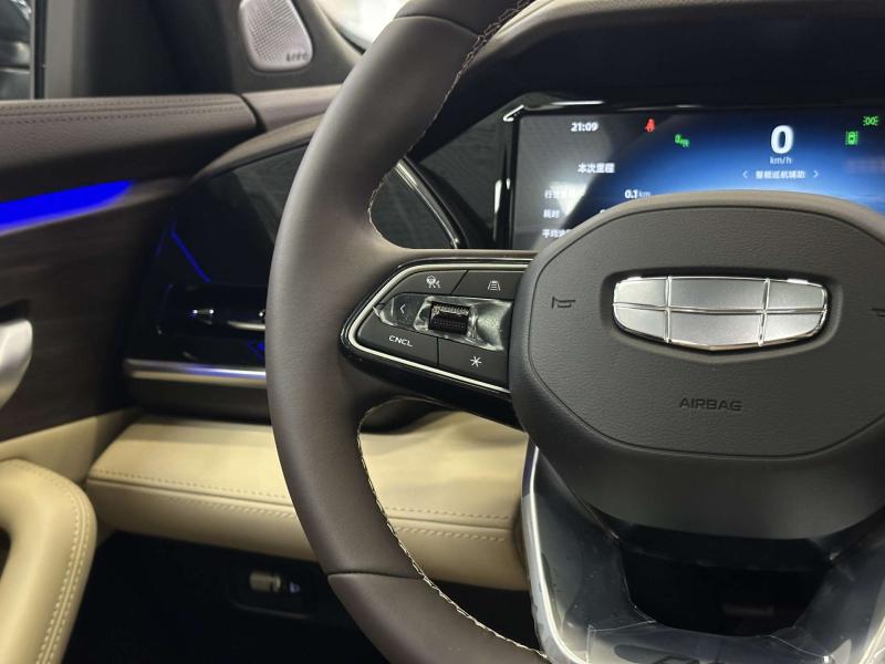 Geely Monjaro 1 поколение [2 рестайлинг] 2.0 AT (272 л.с.)