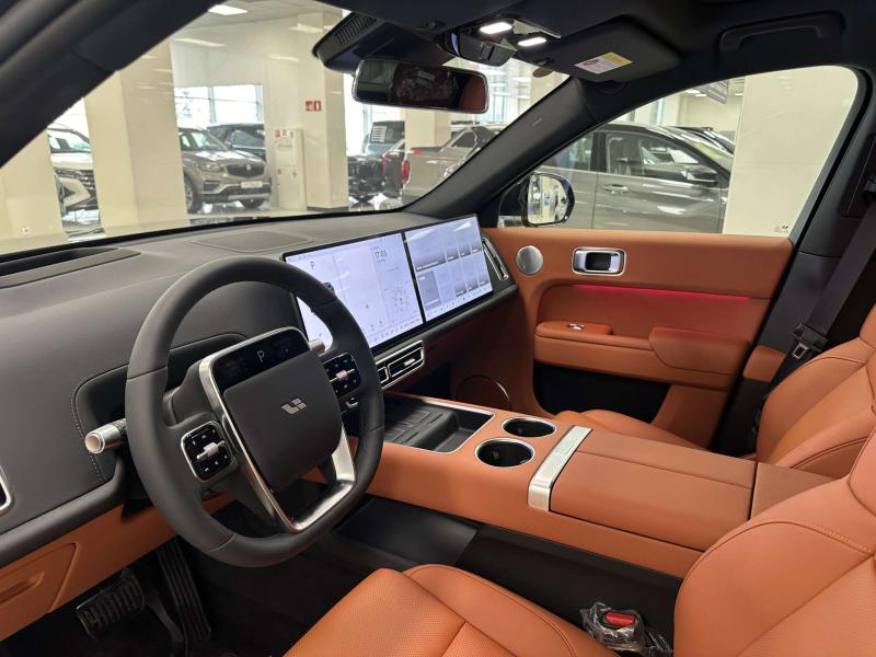 LiXiang L7 I Рестайлинг Гибрид 1.5 л. 449 л.с. автомат полный