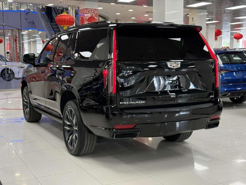 Cadillac Escalade V Рестайлинг Бензин 6.2 л. 420 л.с. автомат полный