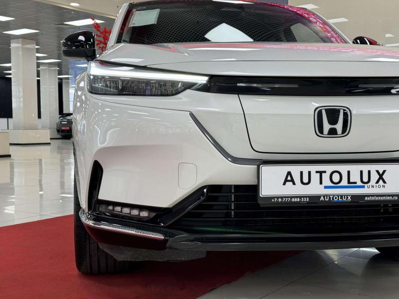 Honda e:NS1  Электро  182 л.с. (134 кВт) автоматическая передний