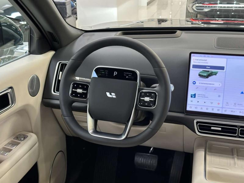 LiXiang L9  Гибрид 1.5 л. 449 л.с. автомат полный