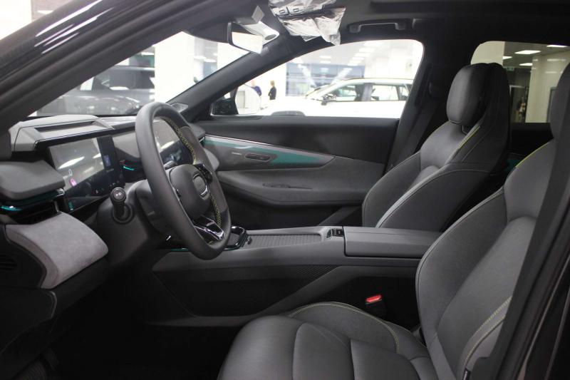 Lynk & Co 08  Гибрид 1.5 л. 593 л.с. автомат полный