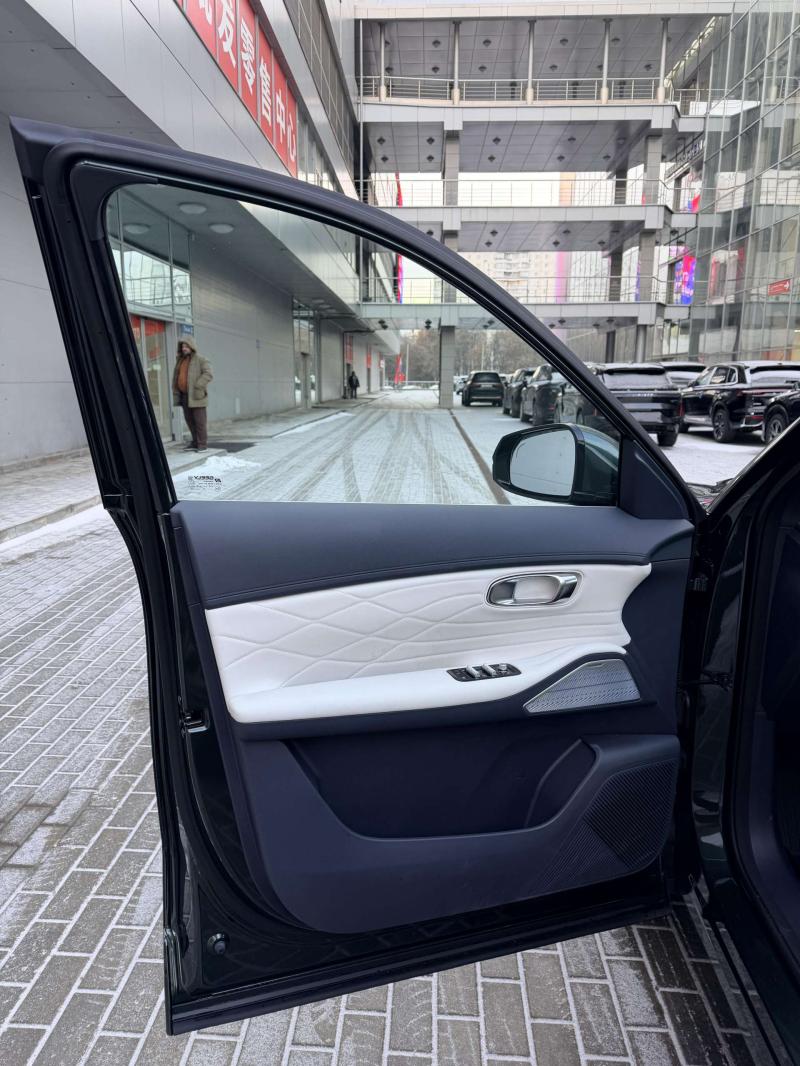 Geely Galaxy Starship 7 1 поколение 1,5 л  218 л.с. гибрид