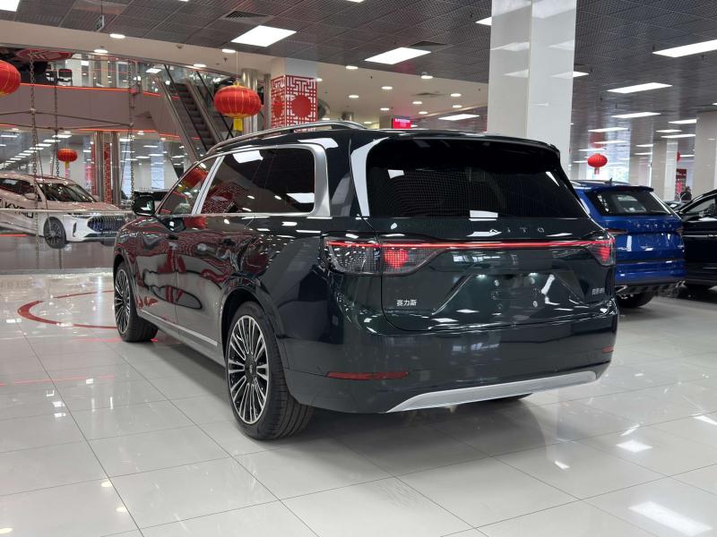 Aito M9  Гибрид 1.5 л. 496 л.с. автомат полный